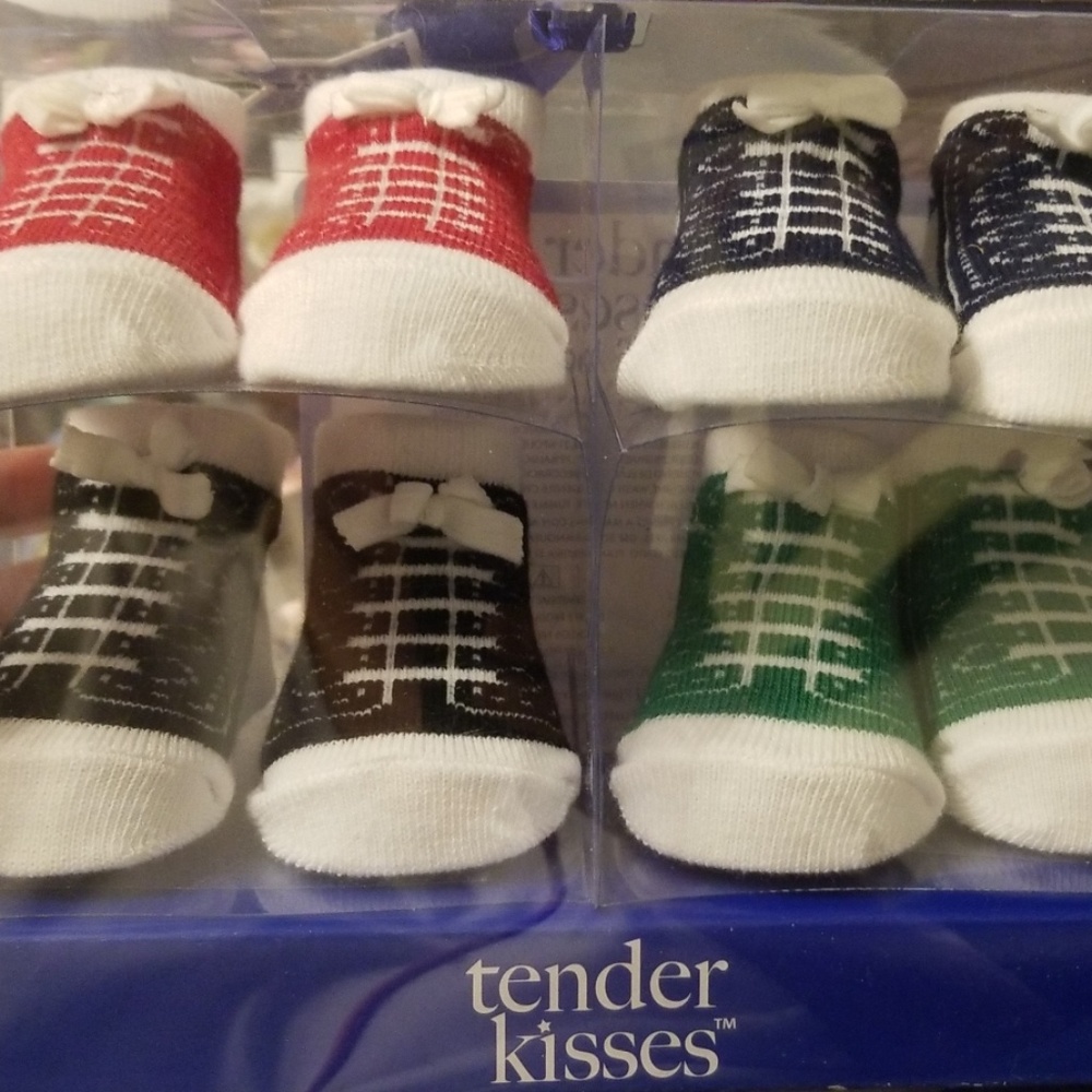 Tender Kisses 4 pairs baby booties socks